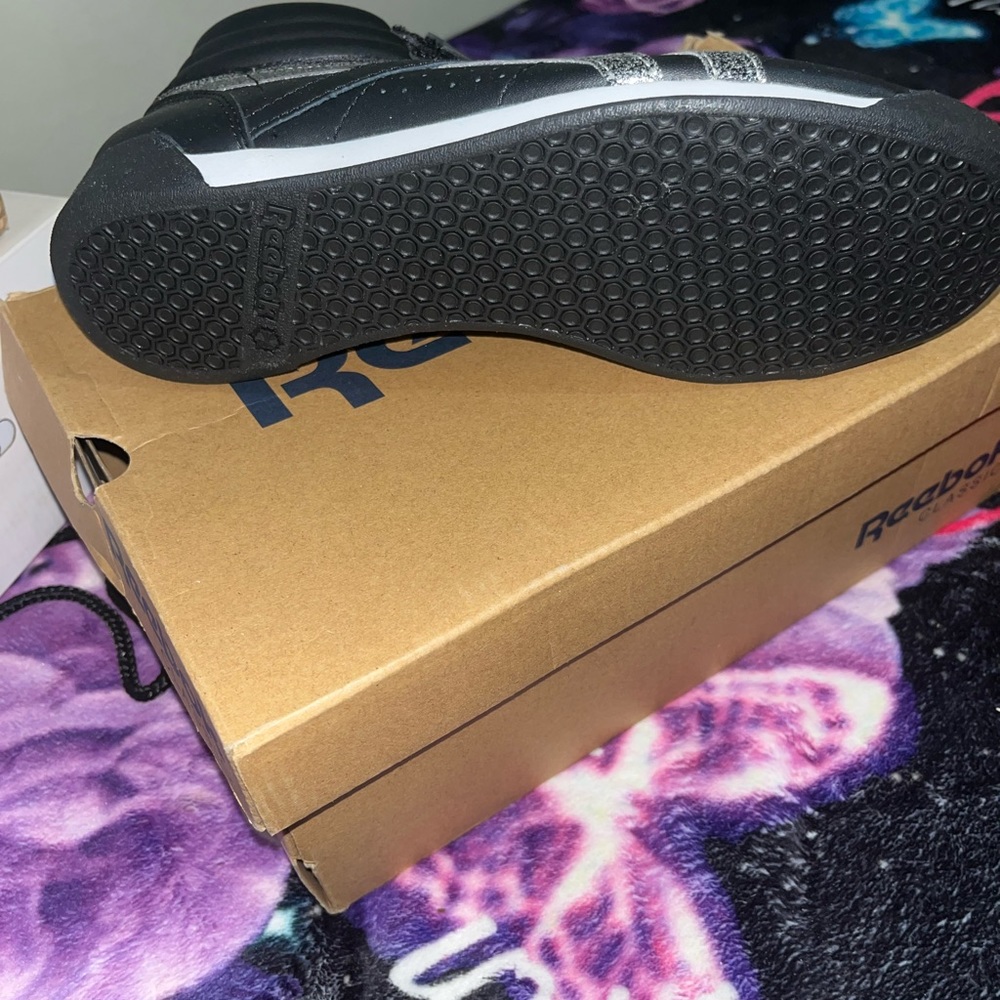 Black Reeboks - Picture 4 of 6